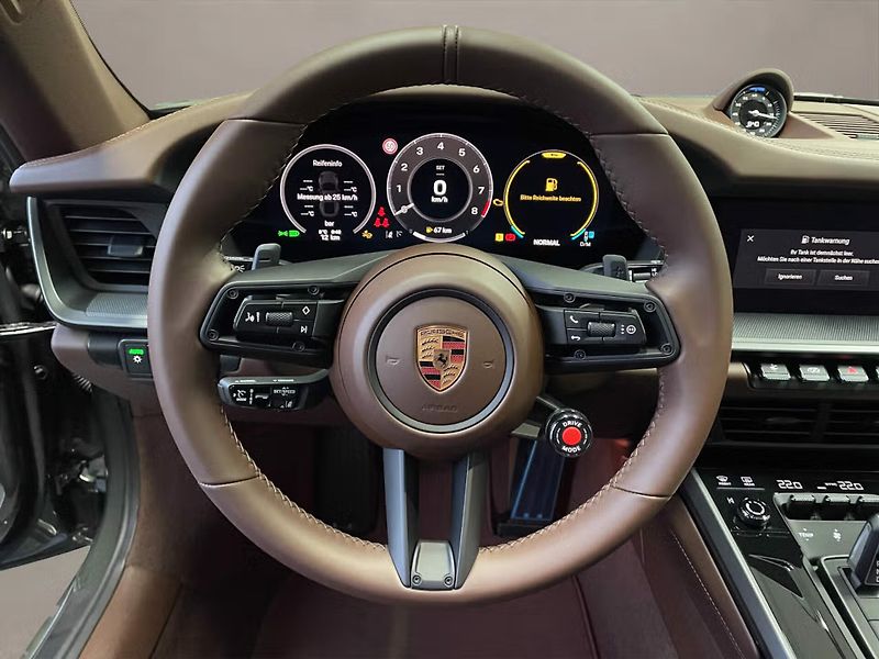 Porsche 911 (2026) Carrera 4S Lift InnoDrive BOSE - fotka 13 z 21