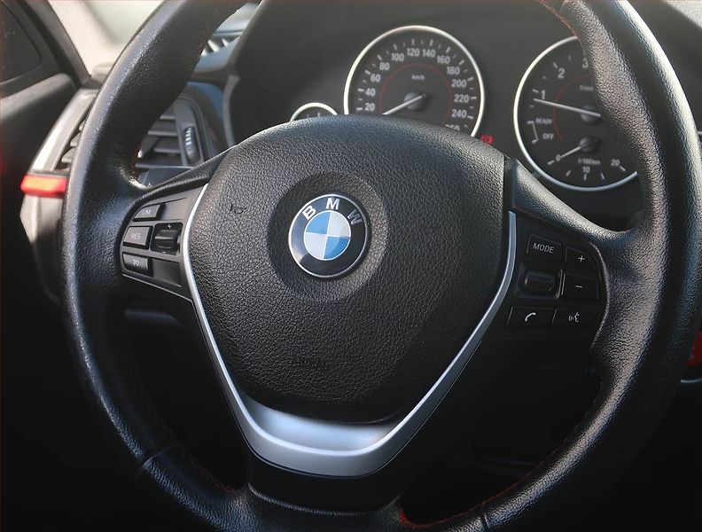 BMW Řada 3 (2014) Sport Line 320 i, Serv.kniha - fotka 17 z 17