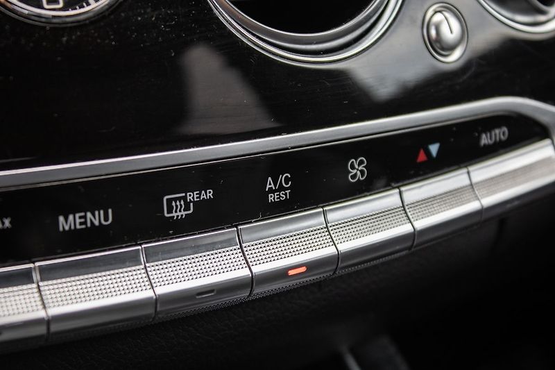 Mercedes-Benz Třídy S BLUETEC 4MATIC 2015 - fotka 18 z 37