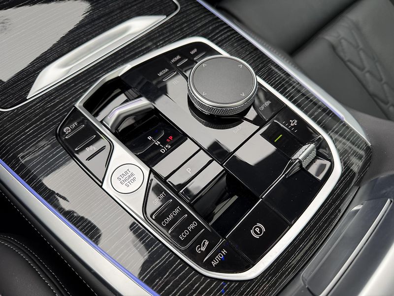 BMW X7 (2024) 40XD 250kW M-PAKET NZN R23 CZ! - fotka 43 z 49