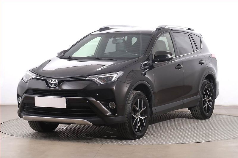 Toyota RAV4 (2016) 2.0 VVT-i, 4X4, Automat - fotka 2 z 28