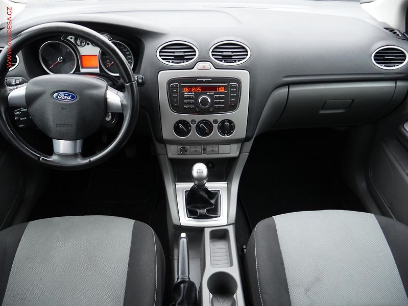 Ford Focus (2010) 1.6 TDCi, 1.maj, AC - fotka 8 z 17