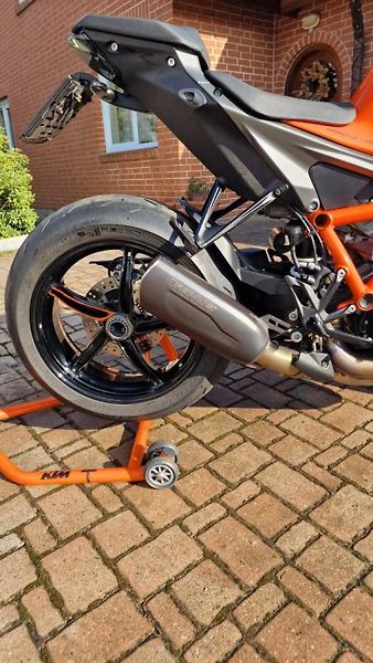 KTM 1290 Super Duke R (2021) ORANGE 2021 - fotka 3 z 4