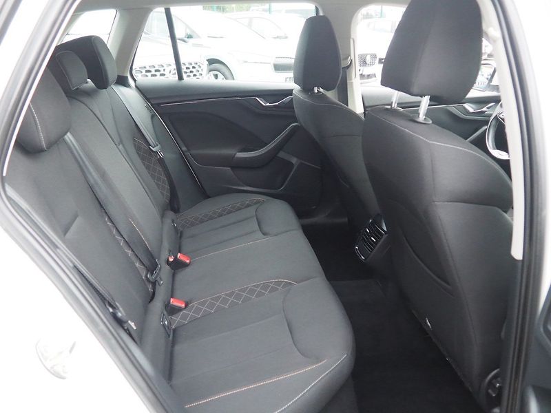 Škoda Kamiq (2022) 1.0 TSi, 81 kW, AT - fotka 14 z 32