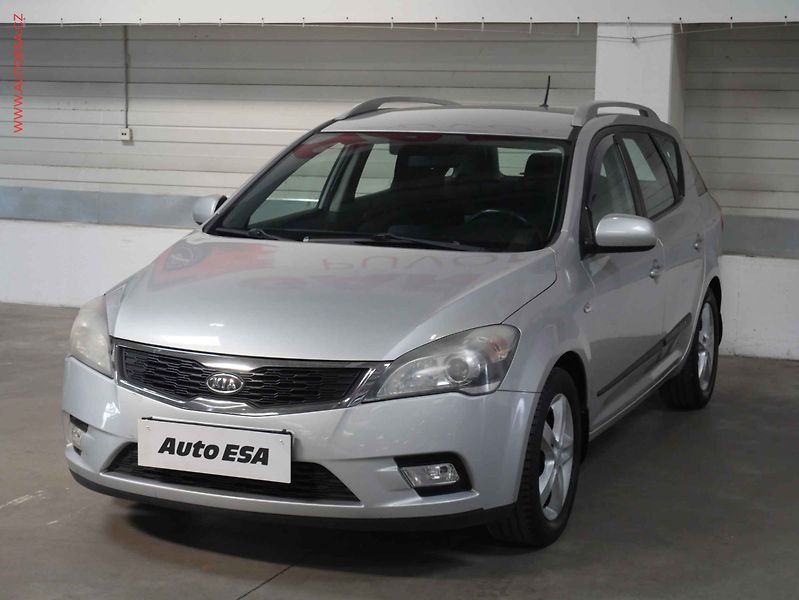 Kia Ceed (2013) 1.4i, ČR, AC, tempo - fotka 3 z 14