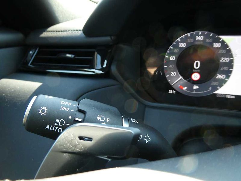 Land Rover Range Rover Velar 3,0 Dynamic SE D300 4x4 aut. - fotka 20 z 34