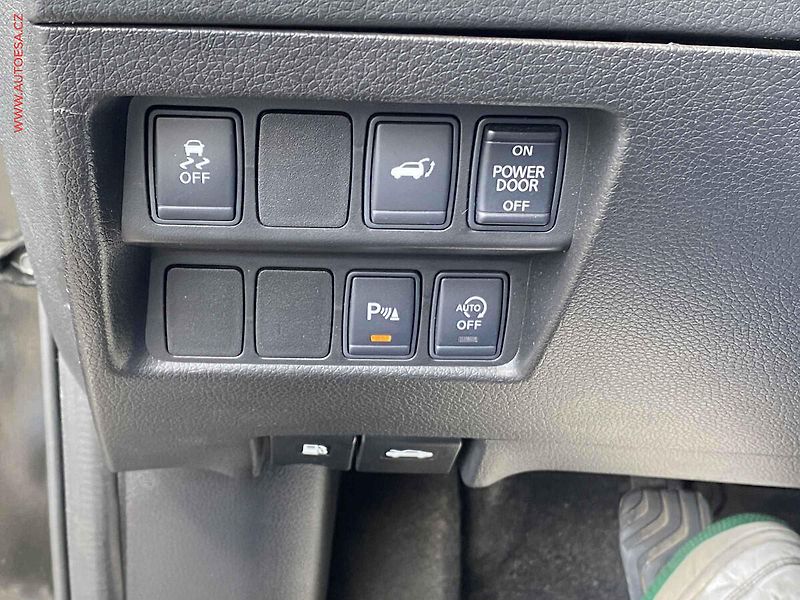 Nissan X-Trail (2016) 1.6 DiG-T, Tekna, kůže, panor - fotka 17 z 21