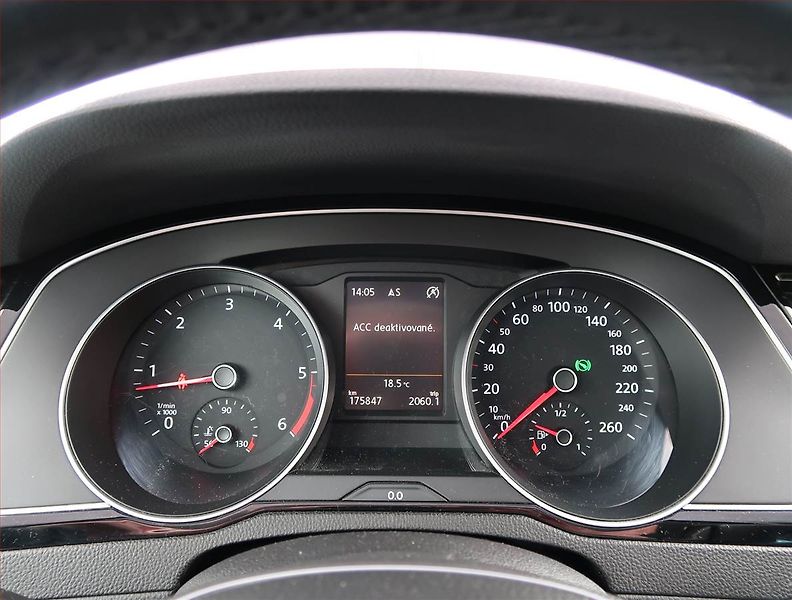 Volkswagen Passat (2016) Highline 2.0 TDI, Automat - fotka 11 z 21
