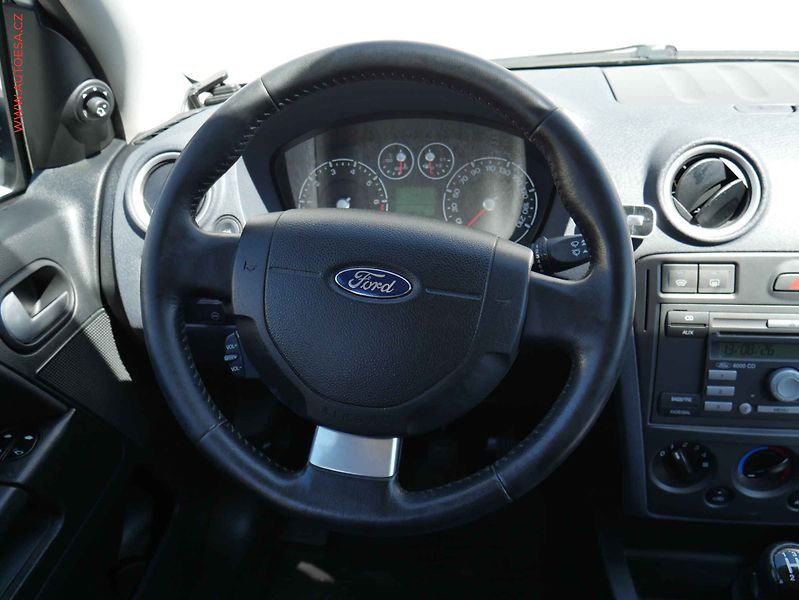 Ford Fusion (2012) 1.4i, ČR, AC, tažné - fotka 12 z 17