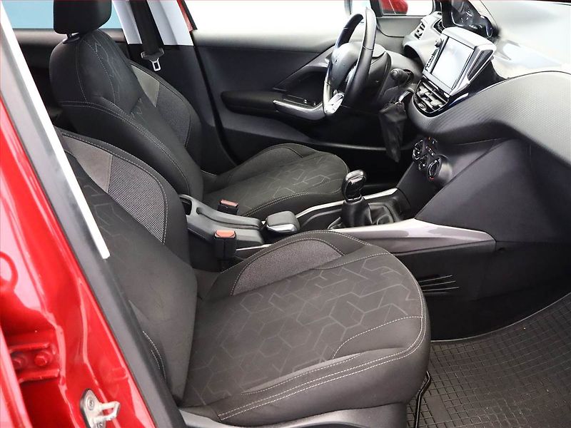 Peugeot 2008 (2018) 1.2 PureTech, ČR,1.maj - fotka 7 z 11