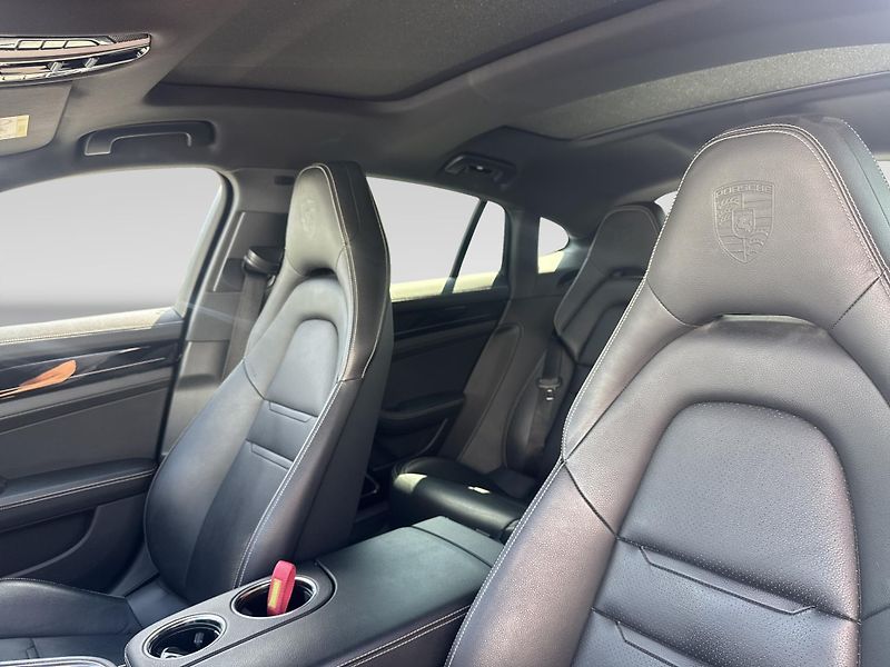 Porsche Panamera (2019) 4 E-hybrid - fotka 15 z 23