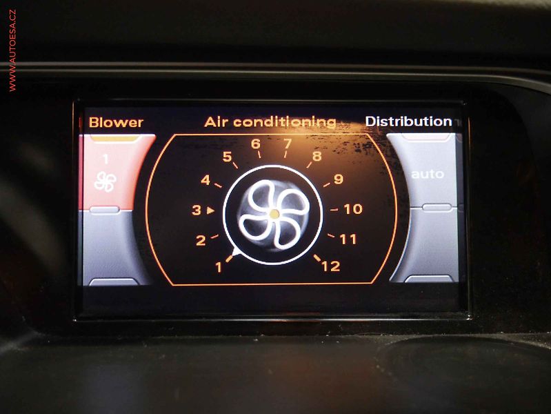 Audi A4 (2009) 2.0 TDi, 1.maj, AC, park - fotka 13 z 16