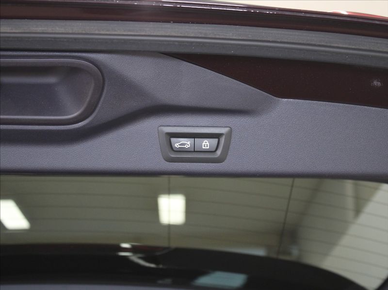 BMW X7 3,0 40xD M-paket B&W 6-míst ČR - fotka 43 z 51