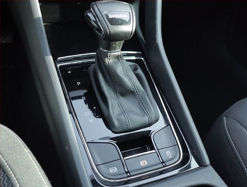 Škoda Karoq (2022) Ambition 2.0 TDI, Automat - fotka 13 z 22