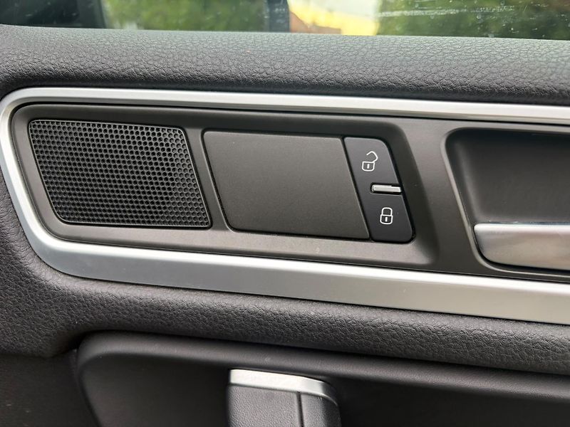 Volkswagen Touareg (2013) 3.0TDI180kW/4x4/VZDUCH/WEBASTO - fotka 29 z 35