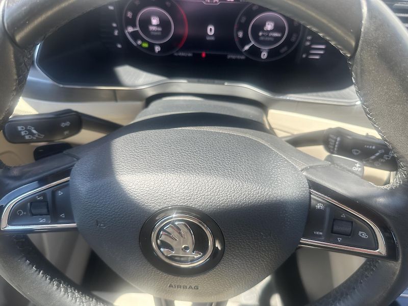 Škoda Superb (2020) 2.0 TDI rezervace - fotka 29 z 30