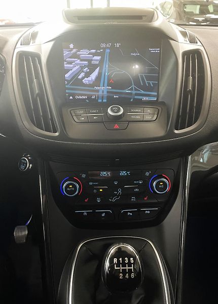 Ford Kuga Titanium 1,5Eoboost, ČR, 1.MAJ - fotka 17 z 27
