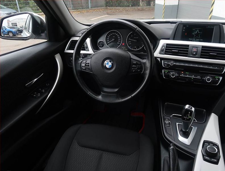 BMW Řada 3 (2018) 340 i xDrive, 4X4, Automat - fotka 7 z 22