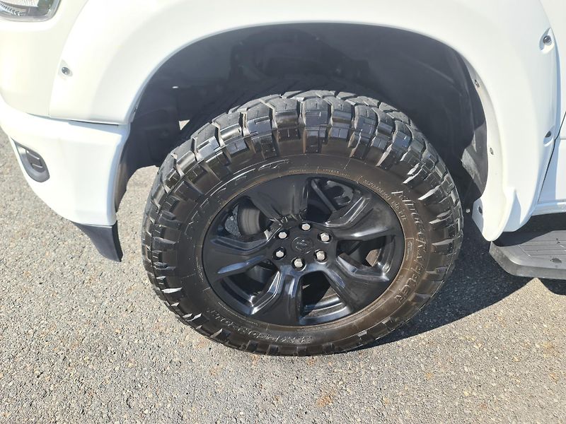 Dodge RAM 1500 (2022) 5.7 HEMI 4x4 BIGHORN LPG - fotka 54 z 67
