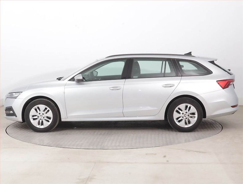 Škoda Octavia (2023) Ambition 2.0 TDI, ČR,1.maj - fotka 3 z 15