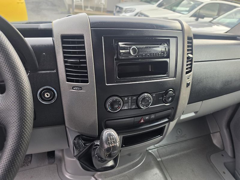 Volkswagen Crafter 2.5 TDI 100kw 6ti 8 Paleta - fotka 33 z 37