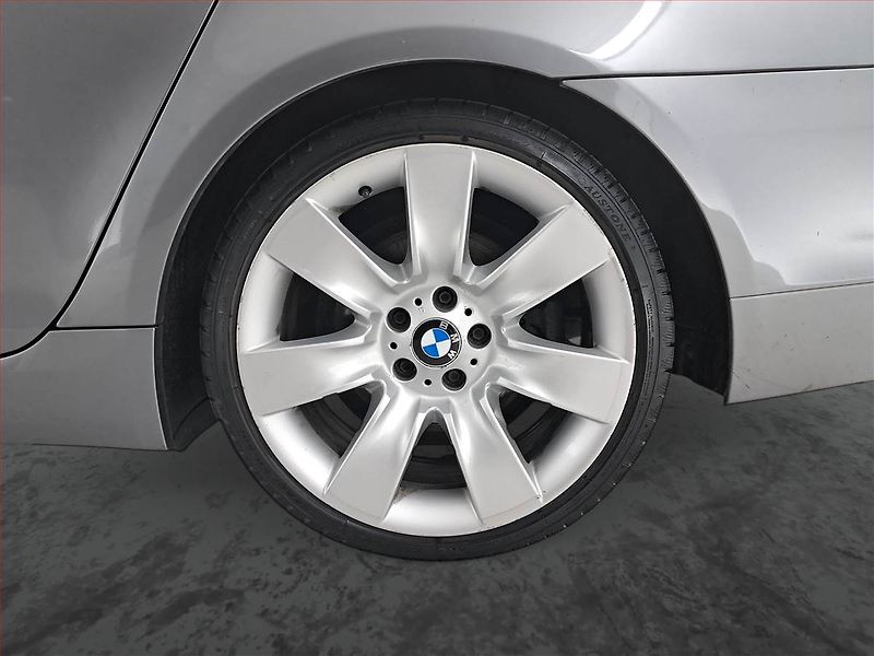 BMW Řada 5 (2010) 530d, Automat, Tažné - fotka 15 z 25