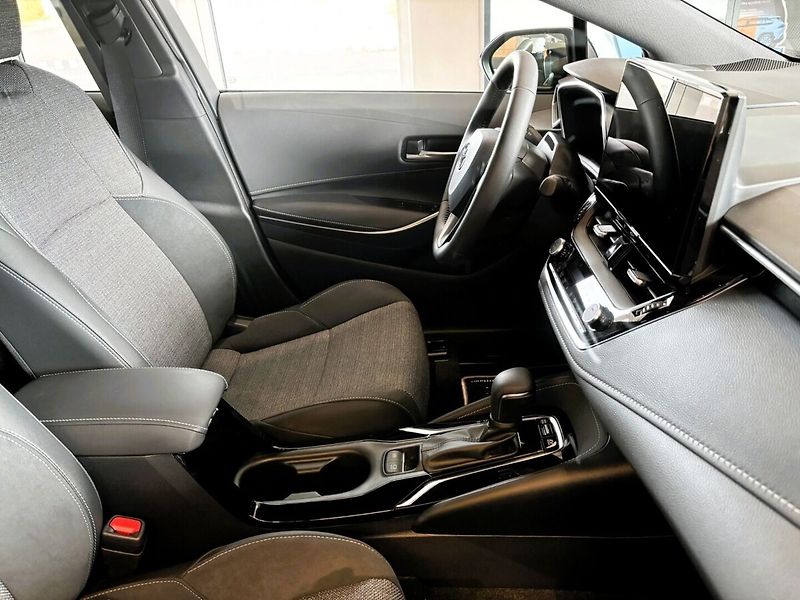 Toyota Corolla 1,8   TS Style HEV - fotka 8 z 9