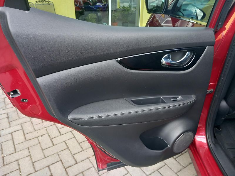 Nissan Qashqai (2014) MAX.VÝBAVA ! PO VELKÉM SERVISE - fotka 16 z 37