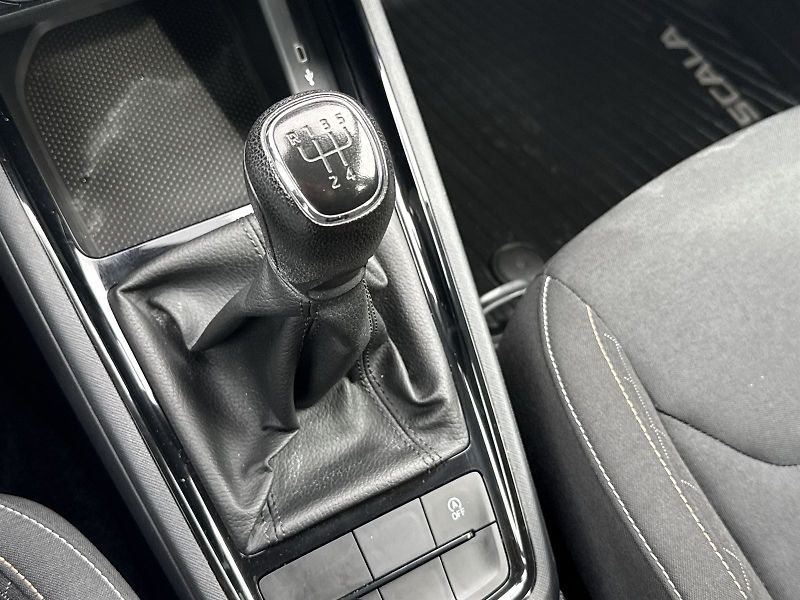 Škoda Scala (2021) 1.0 TSI Ambition - fotka 14 z 29