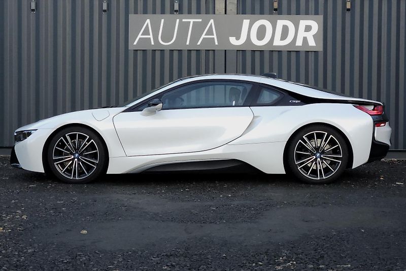 BMW i8 Coupe, Facelift, Lasery - fotka 2 z 31