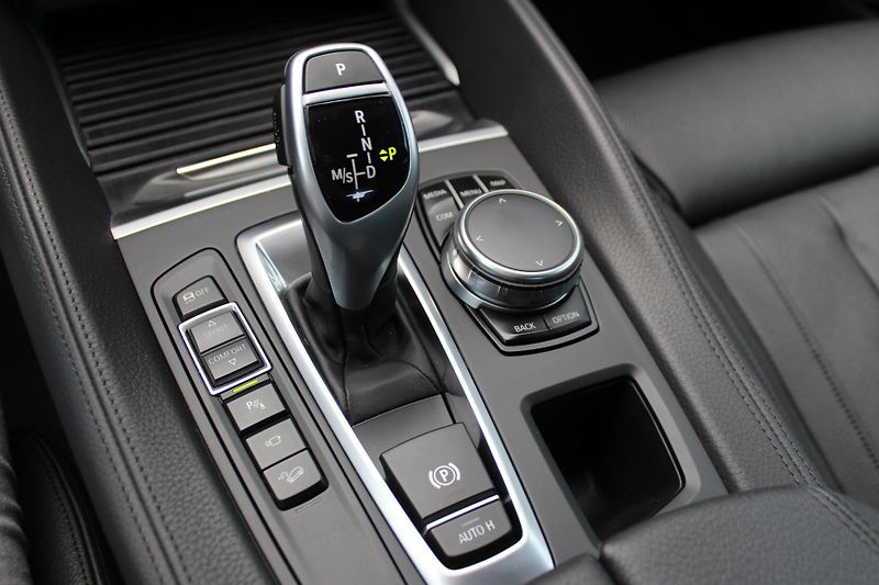BMW X6 xDrive40d - fotka 14 z 25