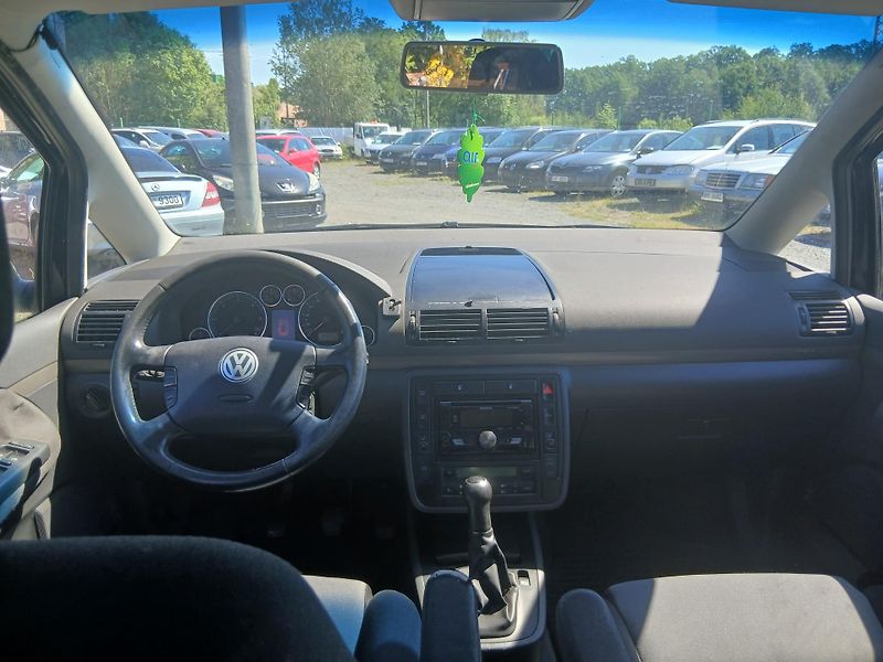 Volkswagen Sharan 2.0 TDI, 7 míst, tažné - fotka 27 z 35
