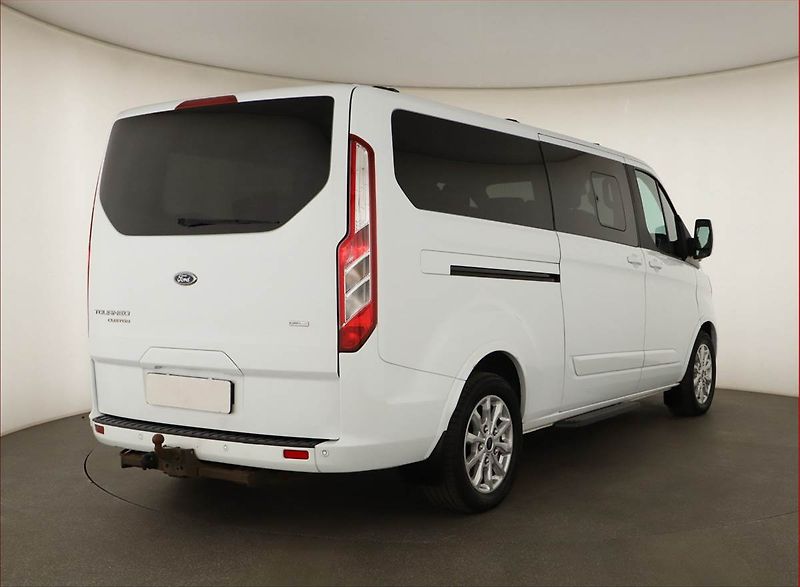 Ford Tourneo Custom (2018) Titanium 2.0 EcoBlue, ČR - fotka 5 z 14