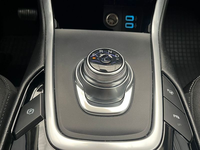 Ford Galaxy 2.5 HEV TITANIUM 7 míst - fotka 23 z 71