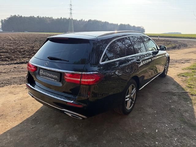 Mercedes-Benz Třídy E E 220D 4MATIC, AMG PAKET - fotka 6 z 35