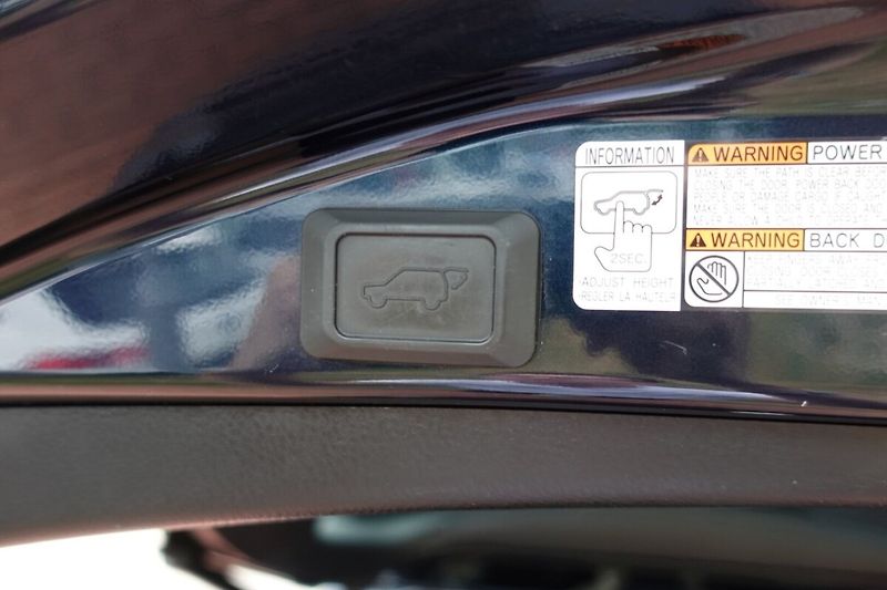 Toyota RAV4 2.5HSD -i E-CVT AWD Selection - fotka 15 z 33