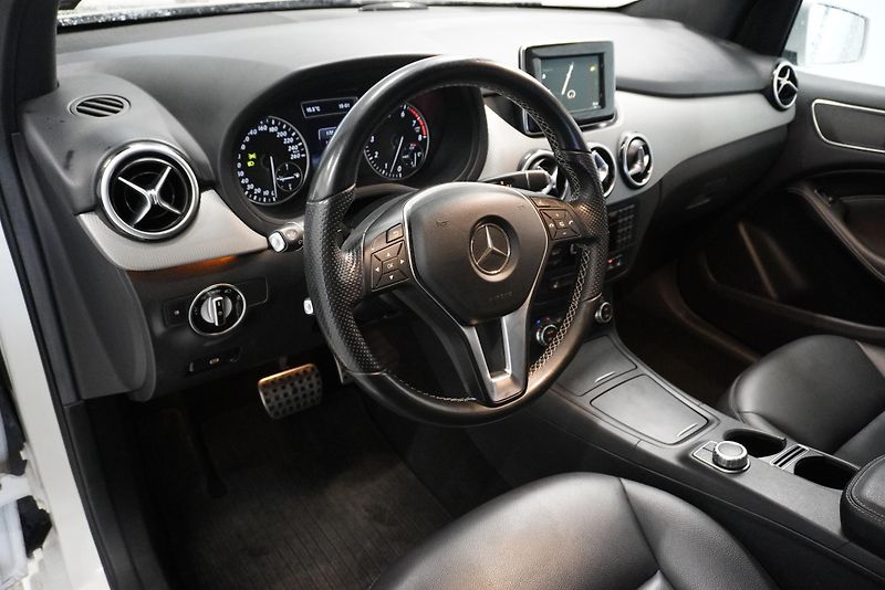 Mercedes-Benz Třídy B (2015) B250 2,0I AUTOMAT - fotka 12 z 30
