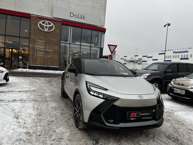 Toyota C-HR 2.0 Plug-in Hybrid ODBĚR IHNED - fotka 1 z 29