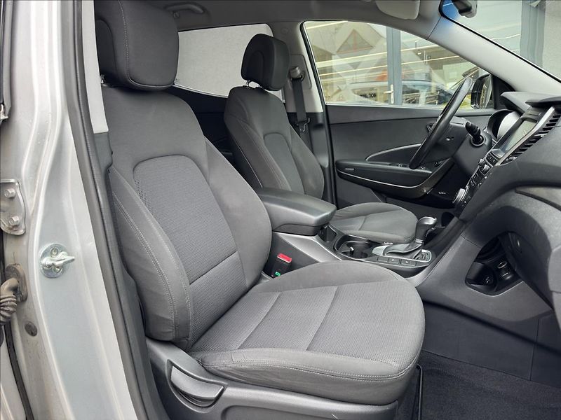 Hyundai Santa Fe 2,2 CRDi Style 4x4 - fotka 13 z 17