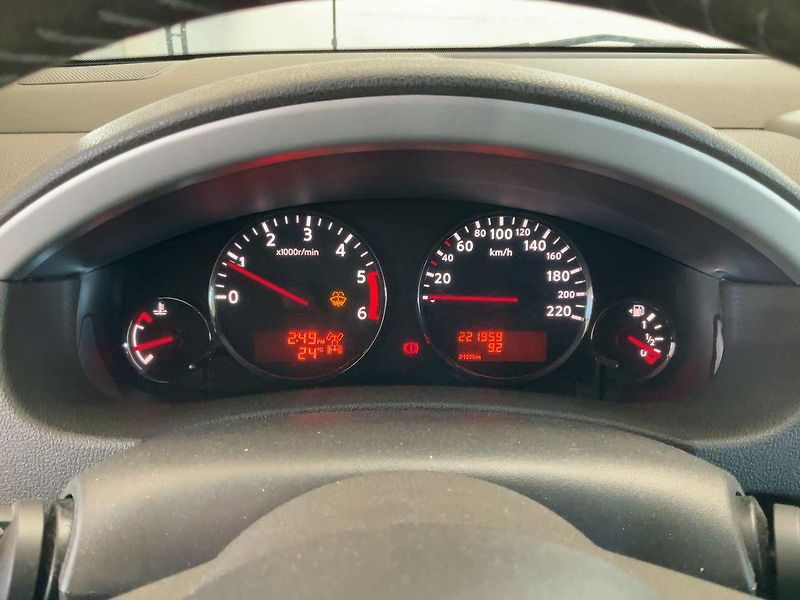Nissan Pathfinder 2.5 dCi LE 140Kw manuál  - fotka 12 z 26
