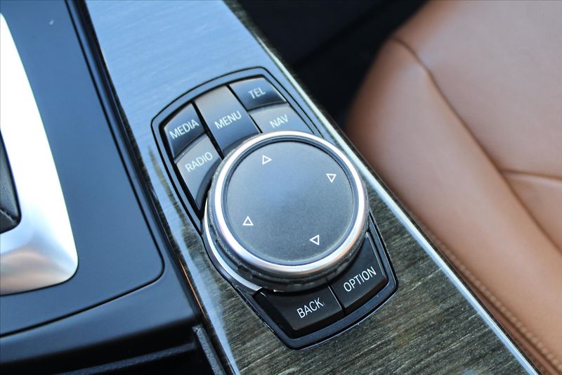 BMW Řada 3 320d xDrive NAVI KŮŽE PANORAMA - fotka 23 z 27