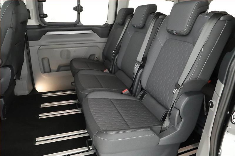 Ford Tourneo Custom (2025) 2.0 EcoBlue - fotka 7 z 23
