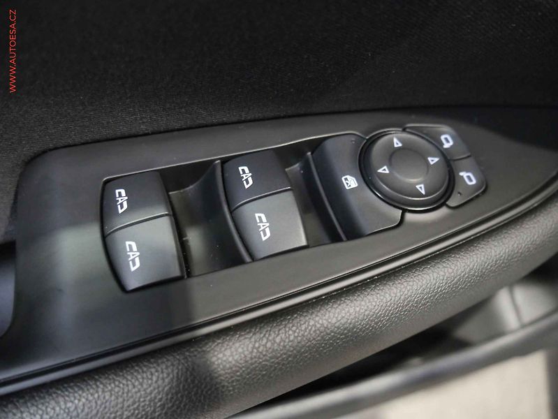 Opel Insignia (2019) 2.0 CDTI, 1.maj, AC, navi - fotka 18 z 19