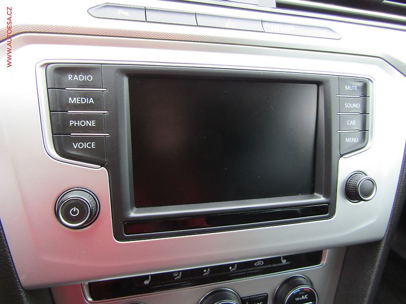 Volkswagen Passat (2015) 1.6 TDi, AC, temp - fotka 11 z 18