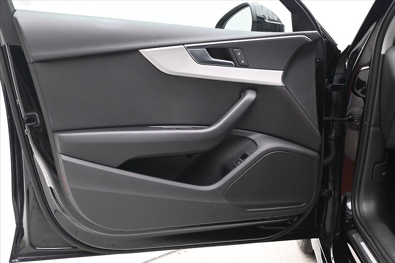 Audi A4 2,0 40TDI 150kW S-Tronic Záruk - fotka 25 z 32