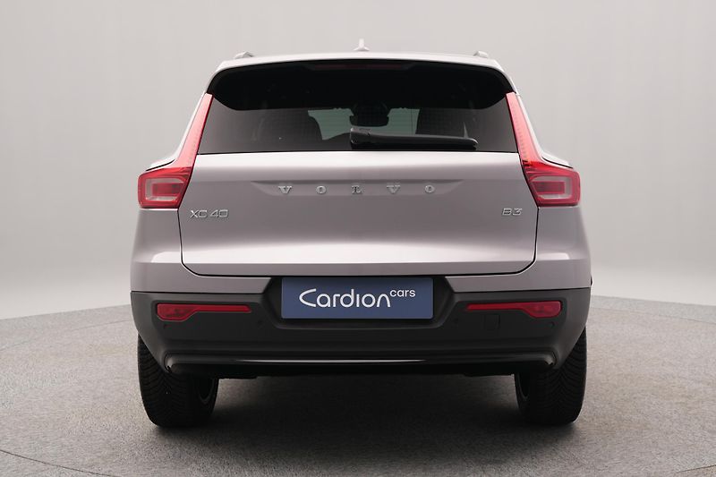 Volvo XC40 (2026) B3 AUT DARK PLUS - fotka 11 z 23