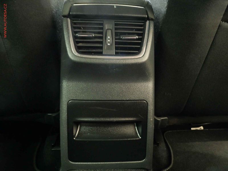 Škoda Octavia (2015) 1.4 TSi, Edition, xenon - fotka 14 z 14
