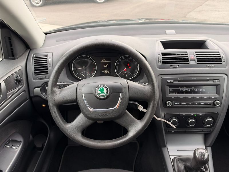 Škoda Octavia (2009) Ambition 1.6 MPi 75kW - fotka 14 z 35
