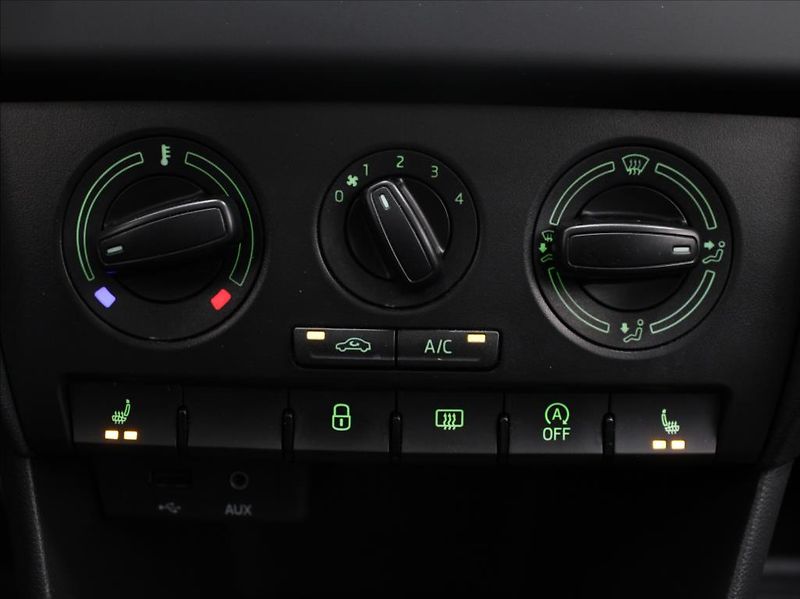 Škoda Rapid 1,2 TSI 81kW 1.maj.ČR 47tkm! - fotka 20 z 23