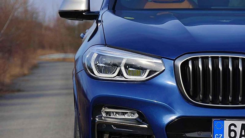 BMW X3 M40i.